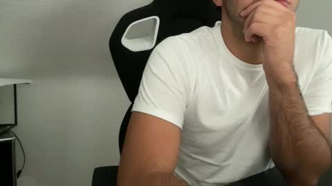 Snapshot of eskp chatting on 10/13/25, 01:22 eskp online show from 10/13/25, 01:22