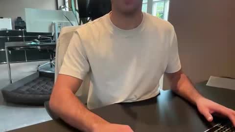 Snapshot of eskp chatting on 10/31/25, 01:23 eskp online show from 10/31/25, 01:23