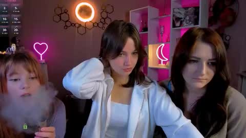 Snapshot of esma_shine chatting on 09/15/25, 07:36 esma_shine online show from 09/15/25, 07:36