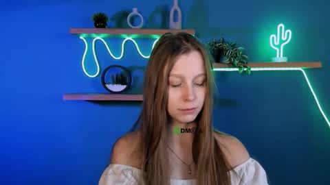 esme_moore_ online show from 10/09/25, 08:45