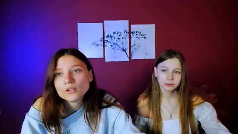 esme_moore_ online show from 10/21/25, 08:37