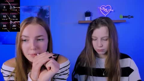 esme_moore_ online show from 11/07/25, 09:42