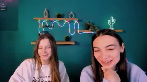 esme_moore_ online show from 11/27/25, 09:22