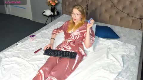 Esme Runn online show from 01/06/25, 10:24