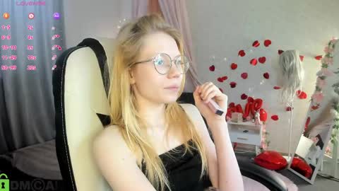 Snapshot of esme_runn chatting on 05/05/26, 03:03 Esme Runn online show from 05/05/26, 03:03