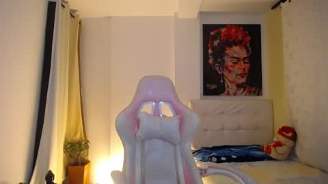 Snapshot of esmeralda098 chatting on 12/11/24, 12:33 Esmeralda online show from 12/11/24, 12:33