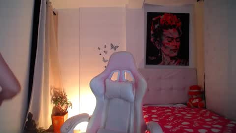 Snapshot of esmeralda098 chatting on 01/08/25, 01:32 Esmeralda online show from 01/08/25, 01:32