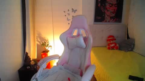 Snapshot of esmeralda098 chatting on 01/21/25, 12:25 Esmeralda online show from 01/21/25, 12:25