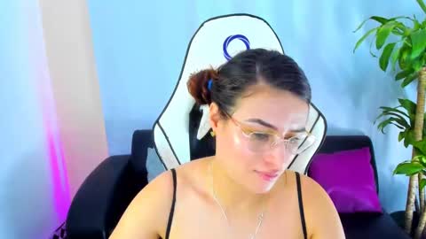 Snapshot of esmeralda098 chatting on 02/06/25, 10:10 Esmeralda online show from 02/06/25, 10:10