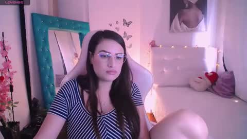 Snapshot of esmeralda098 chatting on 02/16/25, 07:49 Esmeralda online show from 02/16/25, 07:49