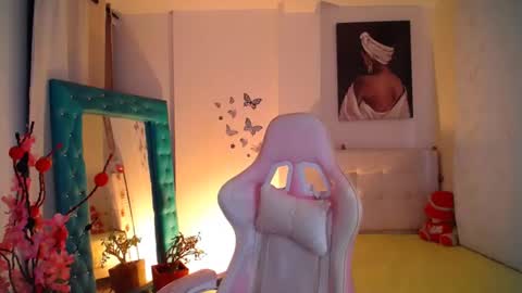 Snapshot of esmeralda098 chatting on 03/07/25, 10:32 Esmeralda online show from 03/07/25, 10:32