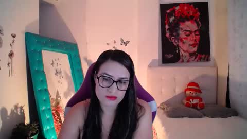 Snapshot of esmeralda098 chatting on 09/28/25, 07:19 Esmeralda online show from 09/28/25, 07:19