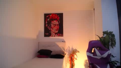 Snapshot of esmeralda098 chatting on 10/28/25, 08:33 Esmeralda online show from 10/28/25, 08:33