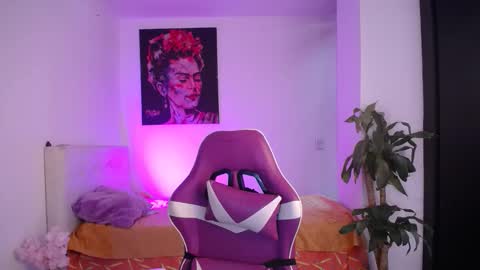 Snapshot of esmeralda098 chatting on 01/18/26, 04:00 Esmeralda online show from 01/18/26, 04:00