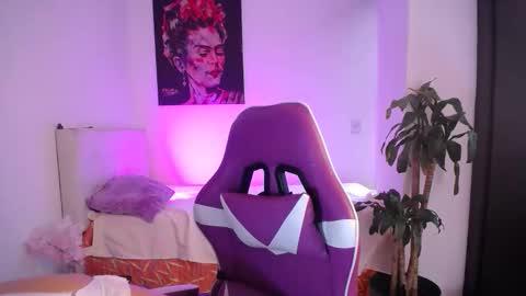 Snapshot of esmeralda098 chatting on 02/04/26, 07:42 Esmeralda online show from 02/04/26, 07:42