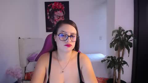 Snapshot of esmeralda098 chatting on 02/08/26, 06:33 Esmeralda online show from 02/08/26, 06:33