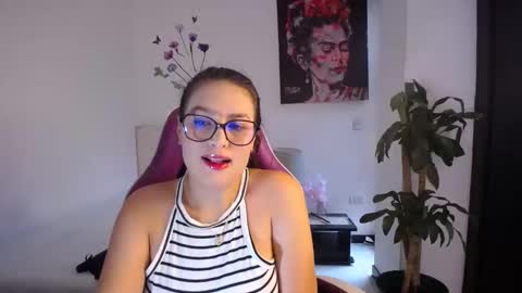 Snapshot of esmeralda098 chatting on 02/22/26, 07:23 Esmeralda online show from 02/22/26, 07:23