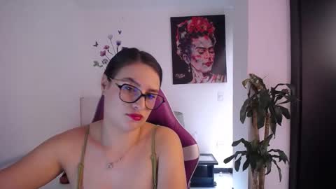 Snapshot of esmeralda098 chatting on 03/22/26, 07:28 Esmeralda online show from 03/22/26, 07:28