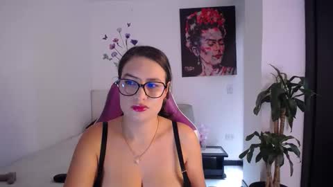 Snapshot of esmeralda098 chatting on 04/05/26, 07:11 Esmeralda online show from 04/05/26, 07:11