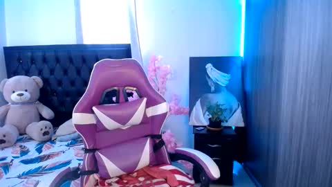 Snapshot of esmeralda098 chatting on 05/31/26, 06:09 Esmeralda online show from 05/31/26, 06:09