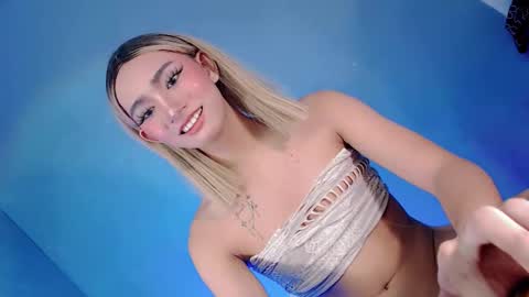 Snapshot of esmeralda28x chatting on 04/21/26, 02:34 esmeralda28x online show from 04/21/26, 02:34