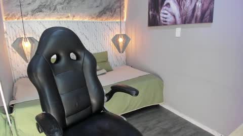 Esmeralda online show from 04/06/26, 08:10