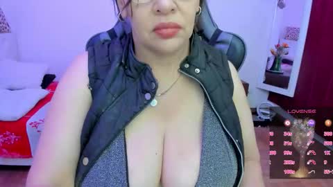 Snapshot of esmeralda_milf1 chatting on 02/05/26, 06:23 esme online show from 02/05/26, 06:23