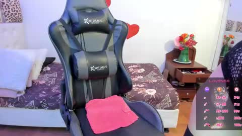 Snapshot of esmeralda_milf1 chatting on 02/26/26, 07:35 esme online show from 02/26/26, 07:35