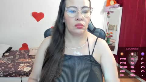 Snapshot of esmeralda_milf1 chatting on 03/01/26, 01:57 esme online show from 03/01/26, 01:57