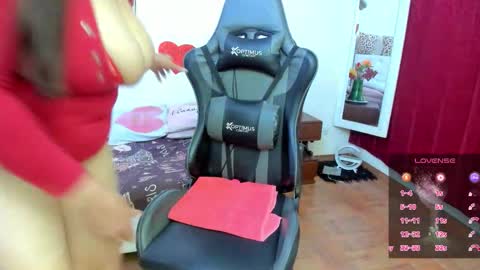 Snapshot of esmeralda_milf1 chatting on 03/04/26, 07:53 esme online show from 03/04/26, 07:53