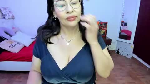Snapshot of esmeralda_milf1 chatting on 06/24/26, 08:41 esme online show from 06/24/26, 08:41