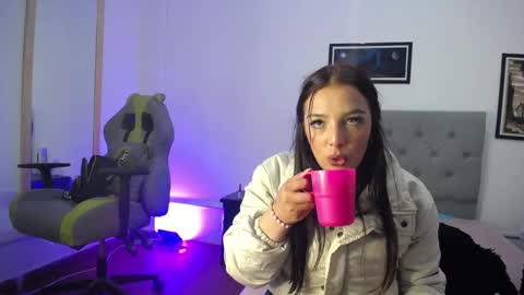 Snapshot of esmeraldaa_sc chatting on 11/01/25, 11:40 Perla online show from 11/01/25, 11:40