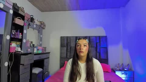 Snapshot of esmeraldaa_sc chatting on 12/01/25, 05:12 Perla online show from 12/01/25, 05:12