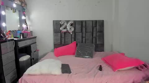 Perla online show from 02/22/26, 07:29