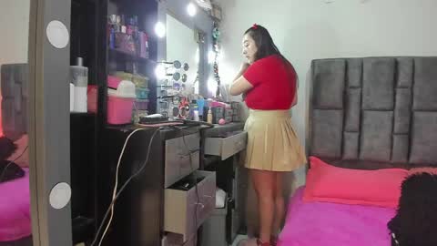 Snapshot of esmeraldaa_sc chatting on 05/04/26, 09:22 Perla online show from 05/04/26, 09:22