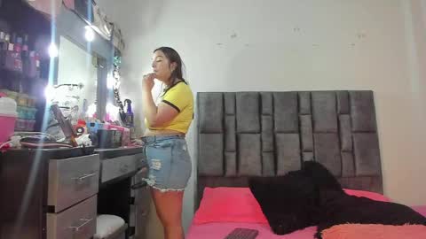 Snapshot of esmeraldaa_sc chatting on 05/13/26, 05:49 Perla online show from 05/13/26, 05:49