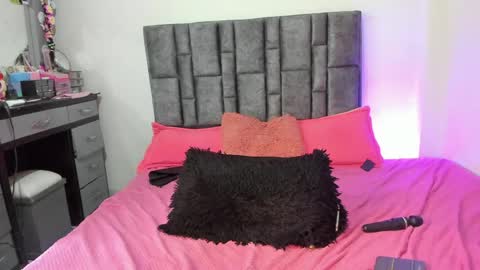 Snapshot of esmeraldaa_sc chatting on 05/21/26, 06:31 Perla online show from 05/21/26, 06:31