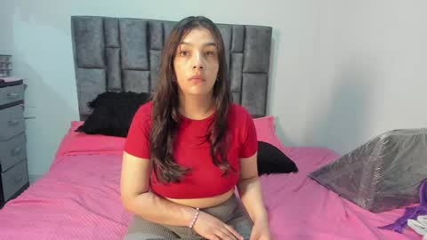Snapshot of esmeraldaa_sc chatting on 05/25/26, 06:19 Perla online show from 05/25/26, 06:19