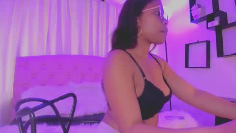 Esmeralda  online show from 03/25/26, 08:48