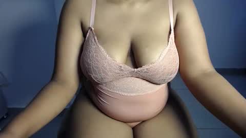 Esme online show from 09/16/25, 11:22