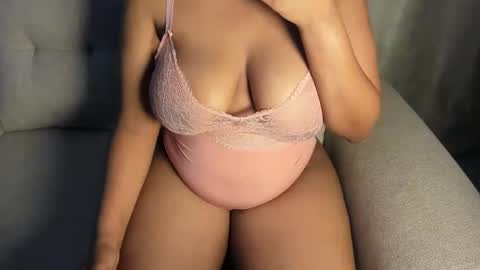 Esme online show from 11/08/25, 10:19