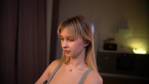 Snapshot of esmereal chatting on 03/12/26, 04:35 How was your Christmas online show from 03/12/26, 04:35