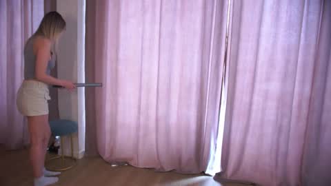 Snapshot of esmereal chatting on 04/11/26, 04:28 How was your Christmas online show from 04/11/26, 04:28