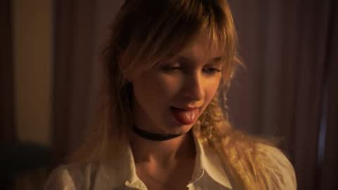 Snapshot of esmereal chatting on 04/12/26, 03:44 How was your Christmas online show from 04/12/26, 03:44