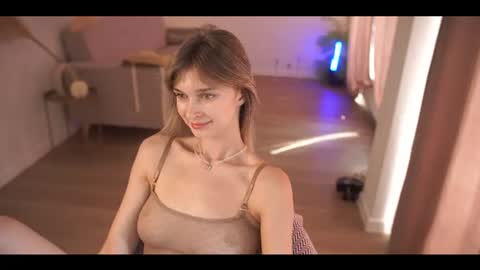 Snapshot of esmereal chatting on 06/25/26, 05:56 How was your Christmas online show from 06/25/26, 05:56