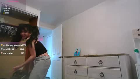 Snapshot of esoterickitten777 chatting on 03/29/26, 05:24 axe online show from 03/29/26, 05:24