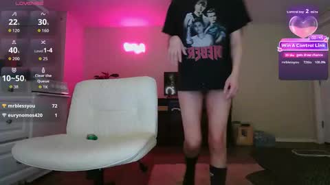 Snapshot of esoterickitten777 chatting on 03/31/26, 06:25 axe online show from 03/31/26, 06:25