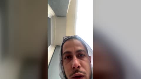 Snapshot of essde123 chatting on 12/15/25, 02:21 essde123 online show from 12/15/25, 02:21