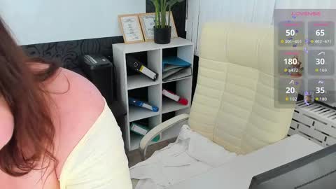 Snapshot of essensual_ chatting on 04/02/26, 01:47 Ava online show from 04/02/26, 01:47