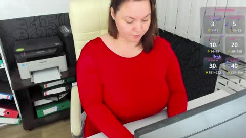 Snapshot of essensual_ chatting on 04/05/26, 01:36 Ava online show from 04/05/26, 01:36